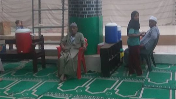 بالصور..بدء توافد الصائمين علي مسجد «الطهطاوى» بسوهاج