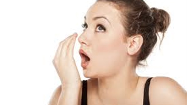تخلصى من رائحة الفم الكريهة بتلك الخطوات 