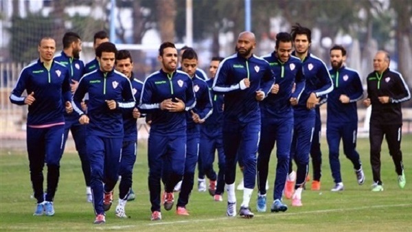 هطول الأمطار بتدريبات الزمالك وشكاوى من أرض الملعب