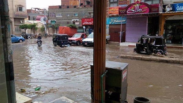  بالصور.. أمطارغزيرة على سواحل محافظة دمياط