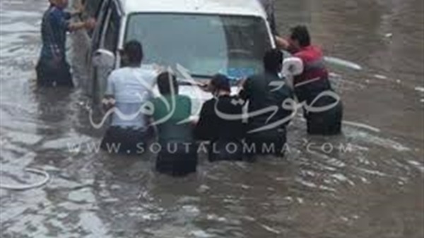 "لبنان" تلحق بمصر والأردن "شلل مروري وغرق شوارع"