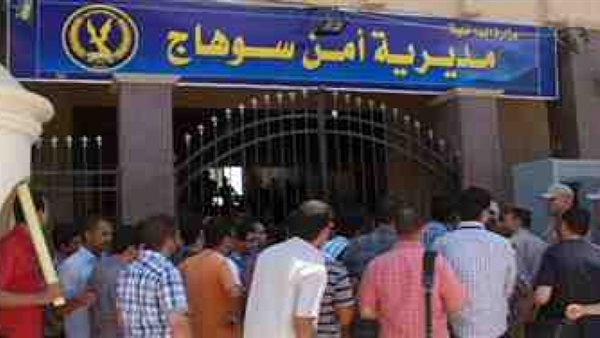 شاب يتهم 3 أشقاء بالتعدي عليه بالسب بسوهاج 