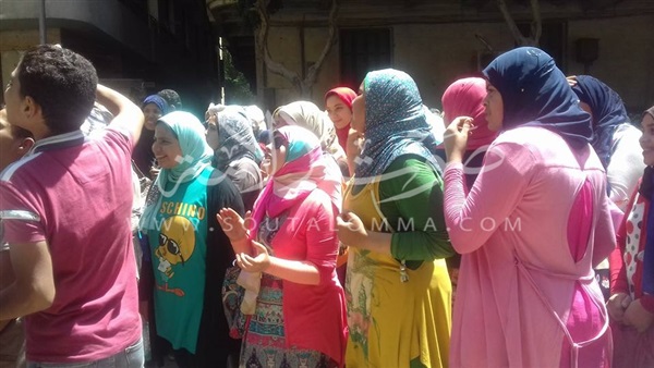 بالفيديو.. طلاب يتظاهرون ضد مدارس التمريض أمام «الوزراء» 
