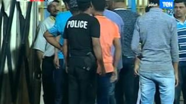 بالفيديو.. خناقة فى مباراة المصرى والمقاصة تنتهى بطرد حسام حسن