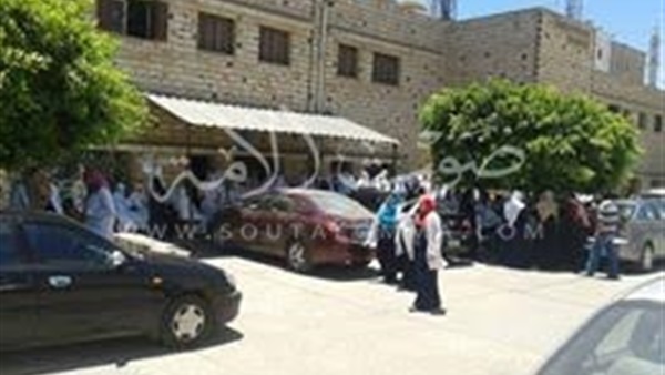 بالصور.. ممرضات «منية النصر» بالدقهلية يدخلون فى إضراب مفتوح 