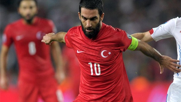 أردا توران على أبواب الاعتزال دوليًا وترك المنتخب التركي
