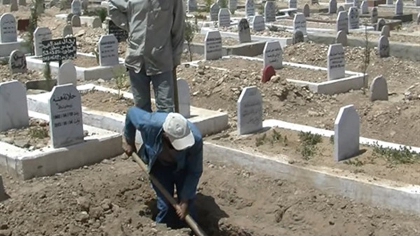 المجر تنظم أول بطولة لحفر القبور