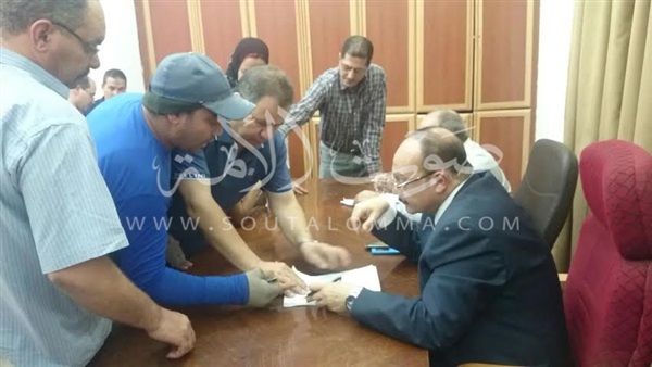بالصور.. محافظ القليوبية يتسمع لمشاكل المواطنين فى اللقاء الاسبوعى 