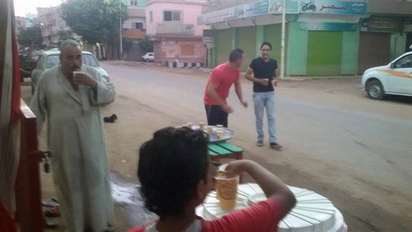 بالصور الشباب  يجهزون موائد الرحمن بمسجد المصري فى المنوفية