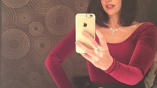 بالصورة.. «دره»‬ تقيم إفطار مع مجموعة أطفال من مستشفى «57357»