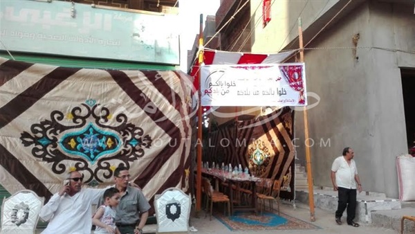بالصور.. مسلمو ومسيحيو كفر الشيخ يتناولون«الإفطار» معاً
