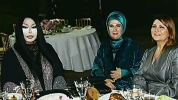 فضيحة بالصور.. إفطار «أردوغان» مع مجموعة من الشواذ جنسيًا