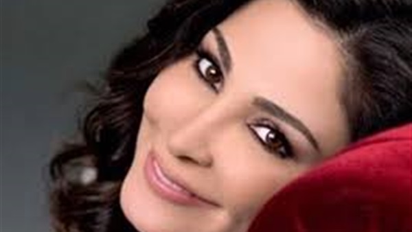 بالصورة.. «اليسا» تسلم ماستر الألبوم الجديد لـ«روتانا»