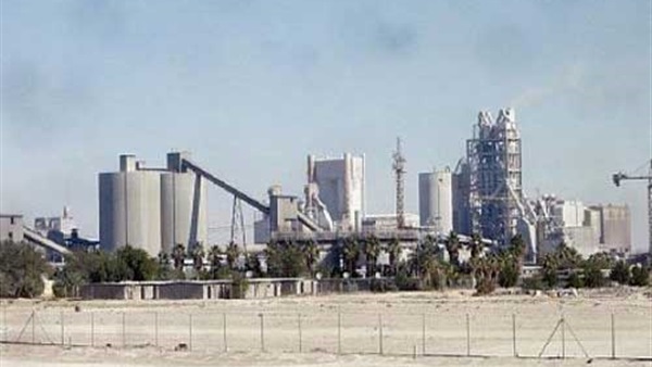 القضاء الإداري يقضي بعودة العاملين بأسمنت بني سويف للشركة