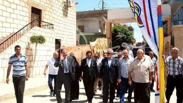 بالصور.. محافظ الشرقية يفتتح ملعب كرة القدم بأبو كبير