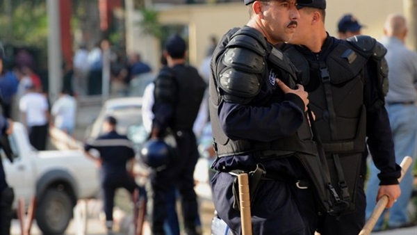 الجزائر توقف 5 فتيات من عصابة دولية لتهريب المخدرات