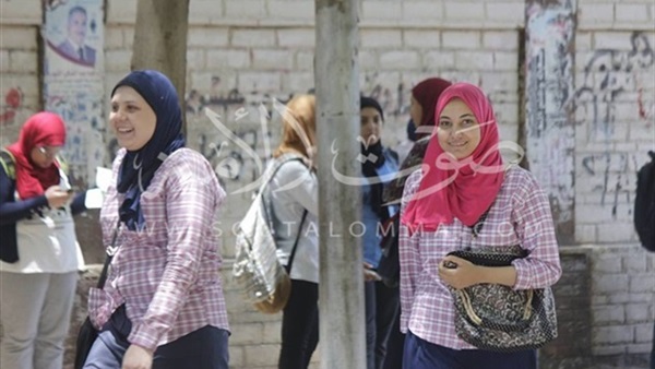 بالفيديو والصور.. حصيلة إمتحانات الثانوية العامة في المحافظات.. احباط محاولة سرقة كراسات الإجابة بالمنيا.. غياب 1519 طالبا عن الأحياء والجغرافيا والرياضة بسوهاج.. ووقوع حالتي إغماء بمدرسة دير مواس