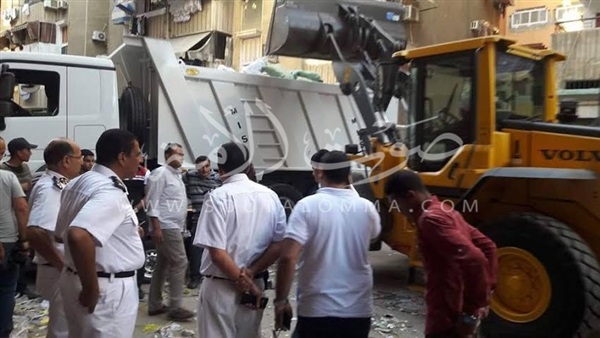 بالصور.. ضبط 2 طن ملابس معدة للتهريب ببورسعيد