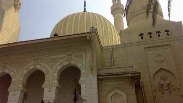 بالصور.. رفع آذان المغرب بمسجد «البحر» بدمياط