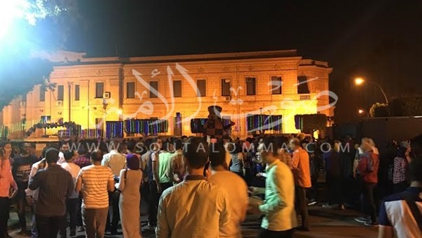 بالصور.. بدء توافد الطلاب لحضور سحور جامعة القاهرة 
