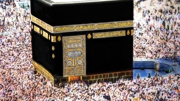 وفد إماراتي يزور مصنع كسوة الكعبة