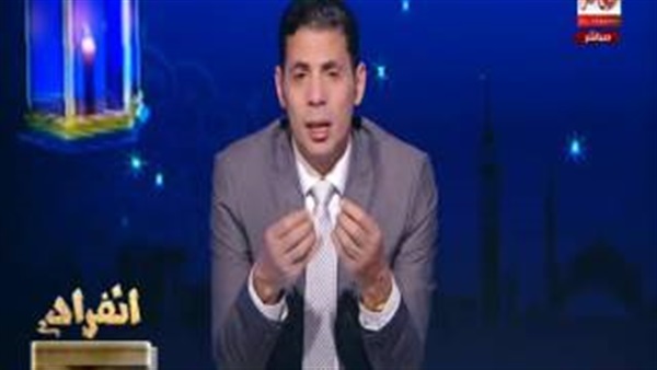 حساسين يكشف معاناة قريتين بالفيوم: "بيستخبوا من الشمس في الشمس"
