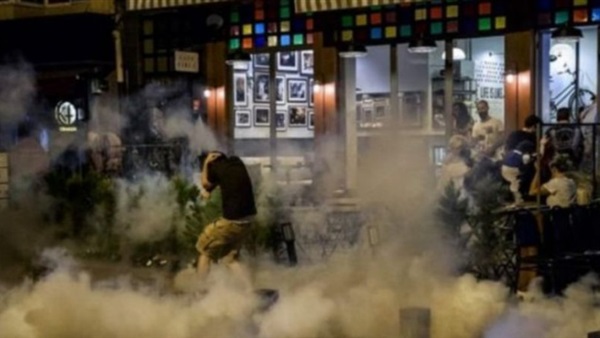 "متشددون" يعتدون على محبي فريق "راديو هيد" الغنائي في اسطنبول