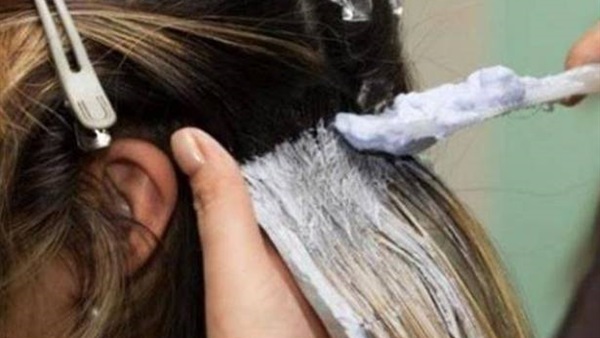سيدة لبنانية تقدم بلاغًا لأن شعرها أصبح «قبيحًا»