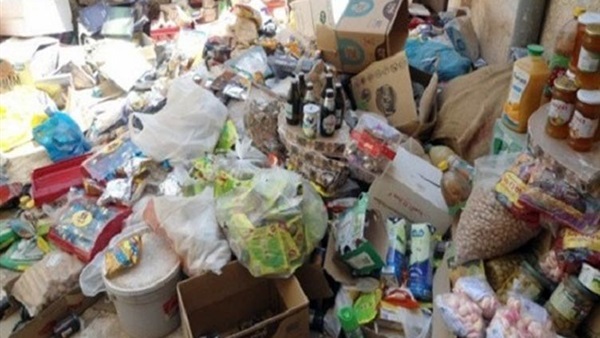 ضبط سلع ومواد غذائية فاسدة ومجهولة المصدر بالأسكندرية