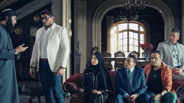 «مأمون وشركاه» يجمع الأديان السماوية فى منزله