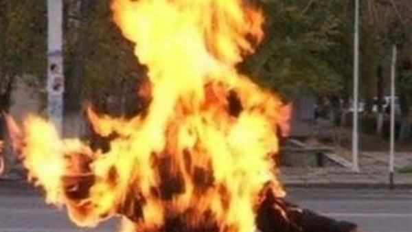 أضرمت النار في أبنتها المراهقة بسبب الحب