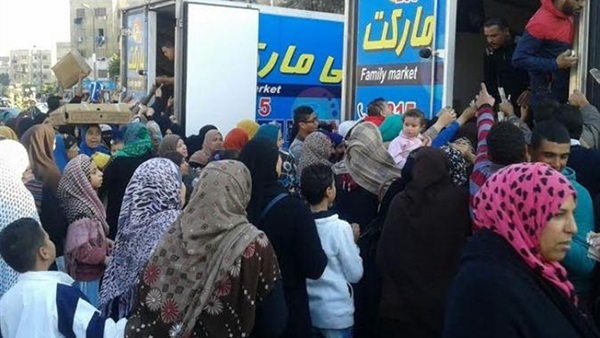 طرح 5 أطنان من الدواجن المدعمة لأهالي مطاى بالمنيا