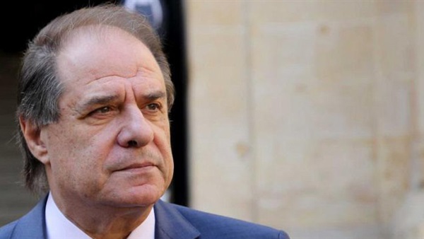 وزير العمل اللبناني يحضر جلسة الحكومة بعد استقالة حزبه منها