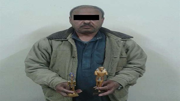 ضبط مشرف مبيعات بحوزته تمثالين يشتبهه بآثريتهما بالقليوبية