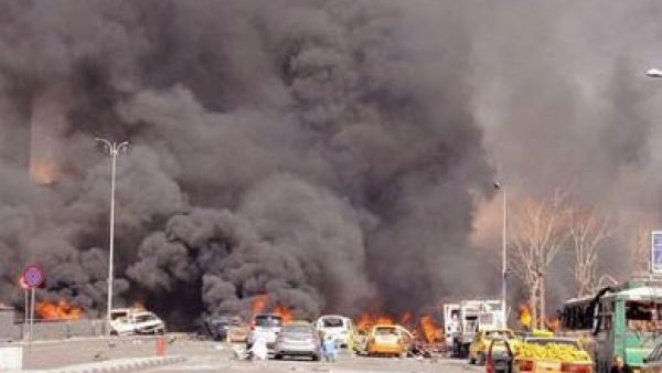 مقتل 4 في انفجار عبوة ناسفة أمام مستشفى ببنغازي