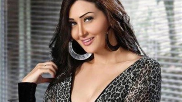 غادة عبد الرازق تحتفل بفوز النادي الأهلي في «الخانكة»