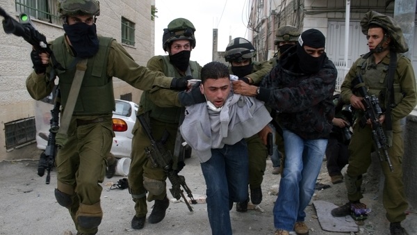 مركز حقوقي: اسرائيل اعتقلت 330 فلسطينيا منذ بداية شهر رمضان