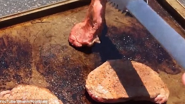 بالصور.. رجل يشوى اللحم على درجات حرارة الشمس