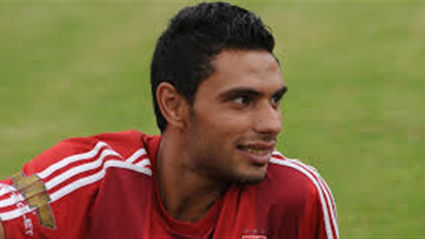 محمد رزق يحضر تدريب الأهلي للاحتفال بدرع الدوري