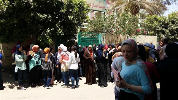 بالصور.. ارتياح بين طلاب الثانوية بالشرقية لسهولة امتحان الديناميكا