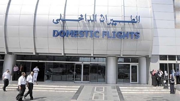 ضبط أجهزة اتصالات ممنوع استخدامها مع كندي بمطار القاهرة