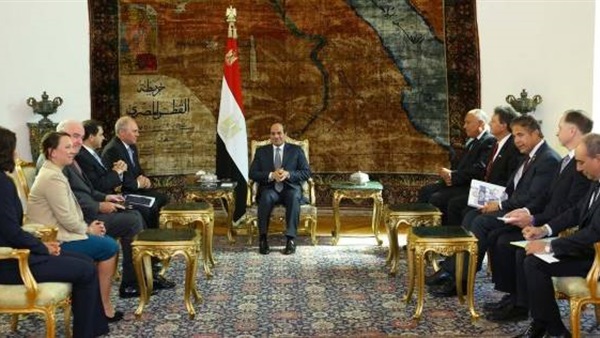 رسائل «السيسي» لوفد مجلس النواب الامريكي.. الرئيس يؤكد على عُمق العلاقات الاستراتيجية بين البلدين.. الدستور المصري يضم نصوصاً غير مسبوقة لسيادة القانون.. والوفد يشيد بتقدم مصر السياسي والإقتصادي
