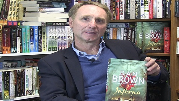 الكاتب الأمريكى دان براون يتبرع بمبلغ 300 ألف يورو لترقيم الأعمال التى ألهمته