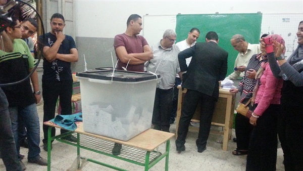  استياء بين الناخبين أمام لجنة «جزيرة ببا» ببني سويف لعدم وصول القضاه