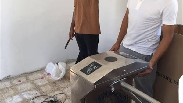 محافظ المنيا يفتتح لأول مرة بوابات إلكترونية بنادي المنيا
