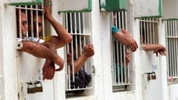 أسرى فلسطينيون يضربون عن الطعام احتجاجا على سياسة الاعتقال