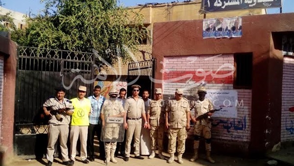 بالصور..«الجيش» ينقل لجنة 50 بدائرة ناصر ببني سويف لظروف «كبار السن»
