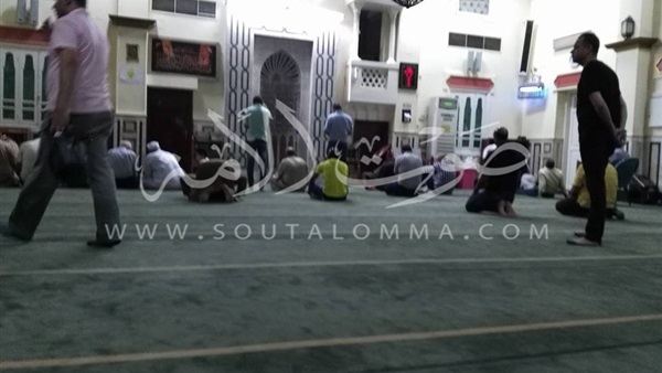 بالصور.. أداء شعائر صلاة المغرب بمسجد مصطفى محمود 