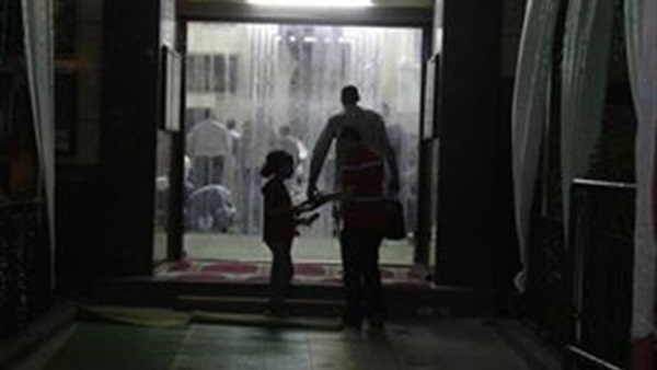 بالصور.. توافد المصلين علي مسجد مصطفى محمود بالجيزة 