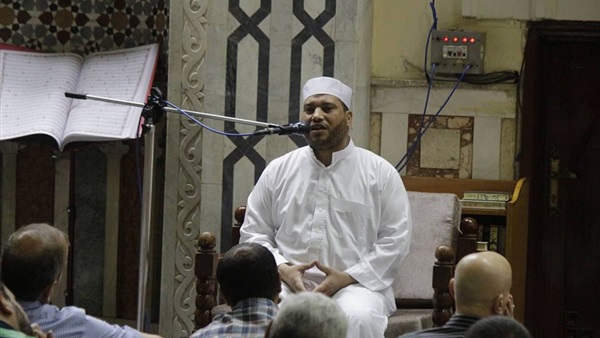 بالصور.. بدء خطبة التراويح بمسجد مصطفى محمود فى الجيزة